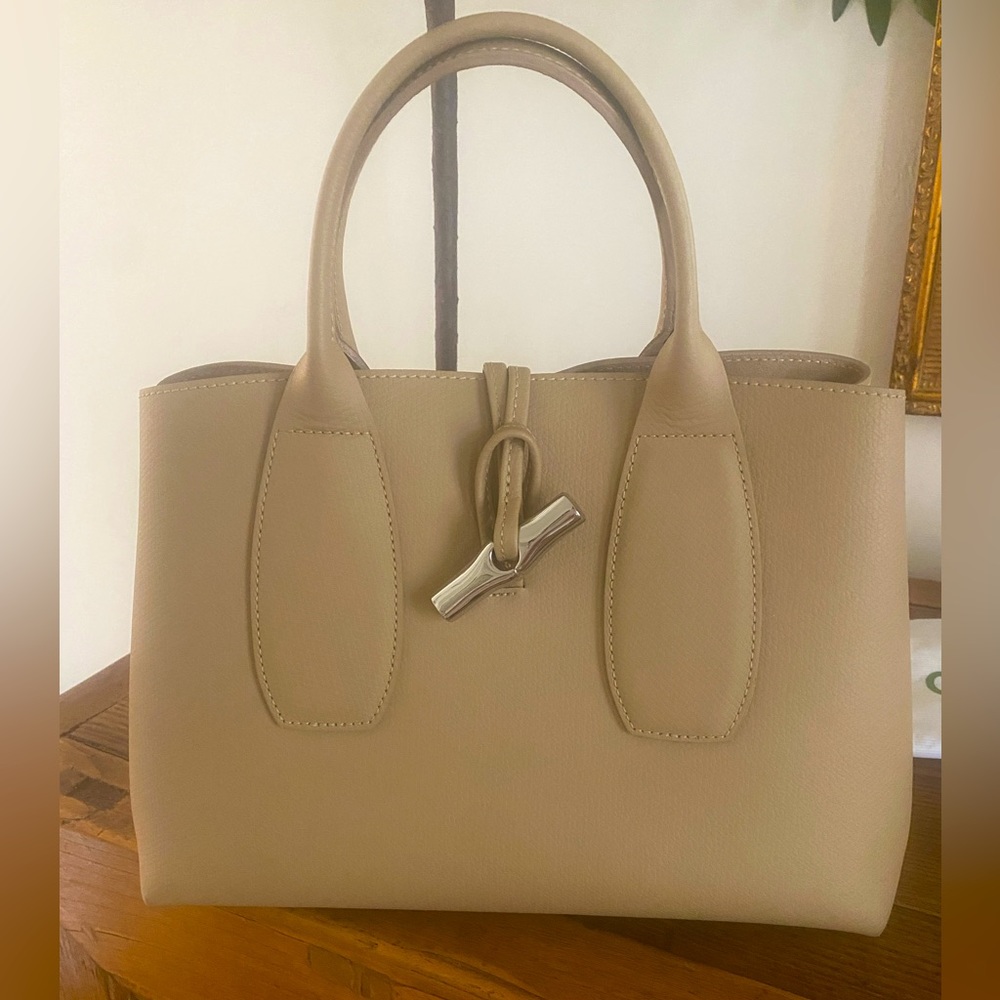 LONGCHAMP Roseau M Leather Tote in Beige